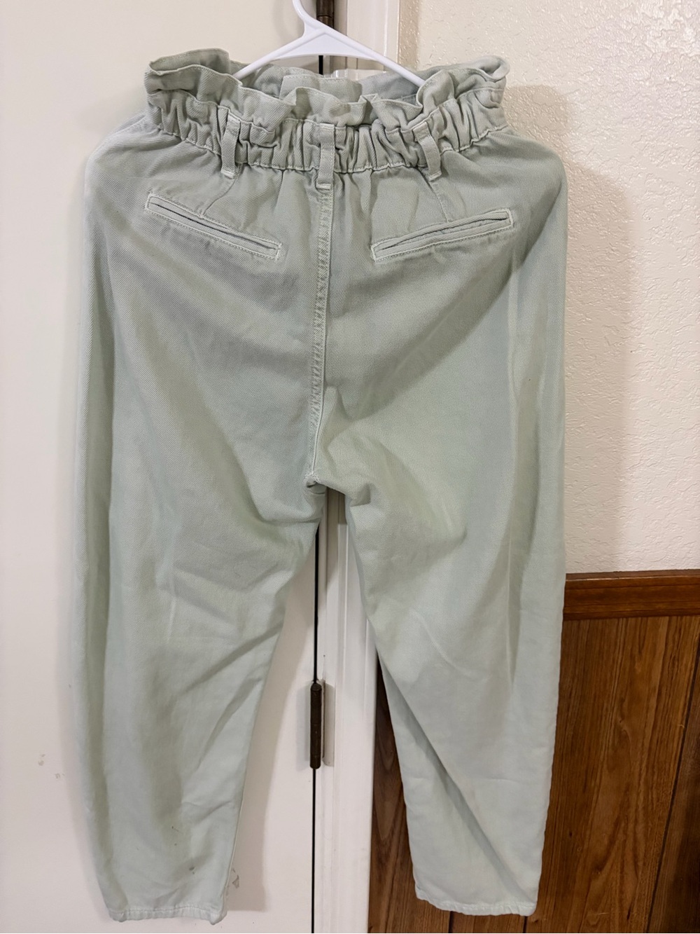 Zara High-Rise women’s Jeans in Sage Green size 2